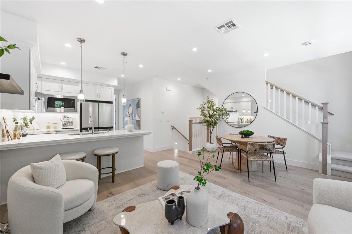 1309 W Middlefield RD - Kitchen