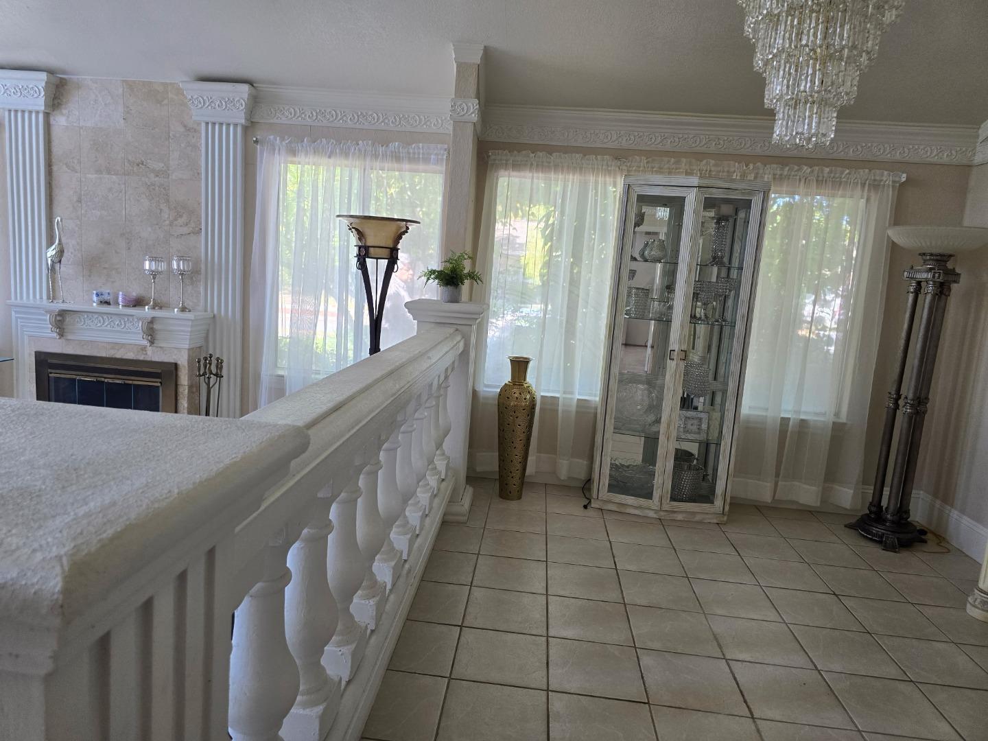 7022 Via Blanca - Living area