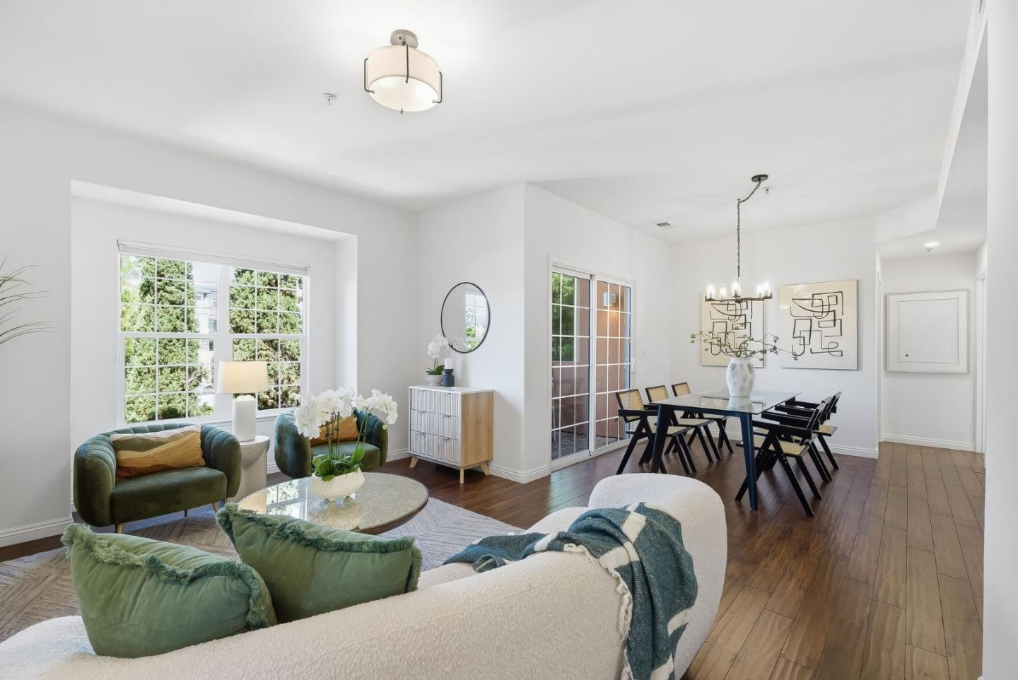 418 E Evelyn AVE 202 - Living area