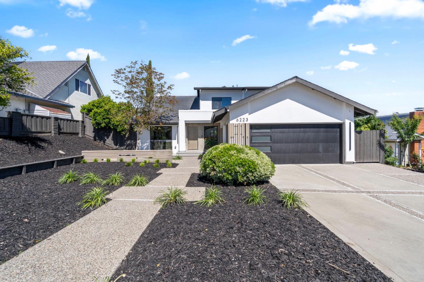 6223 Valroy DR - Interior