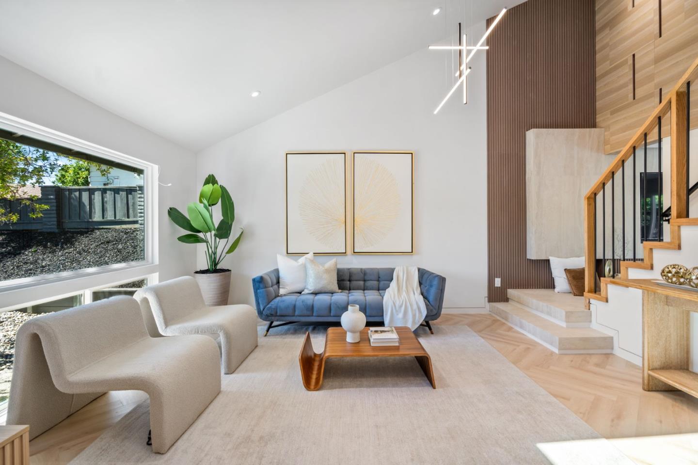 6223 Valroy DR - Living area