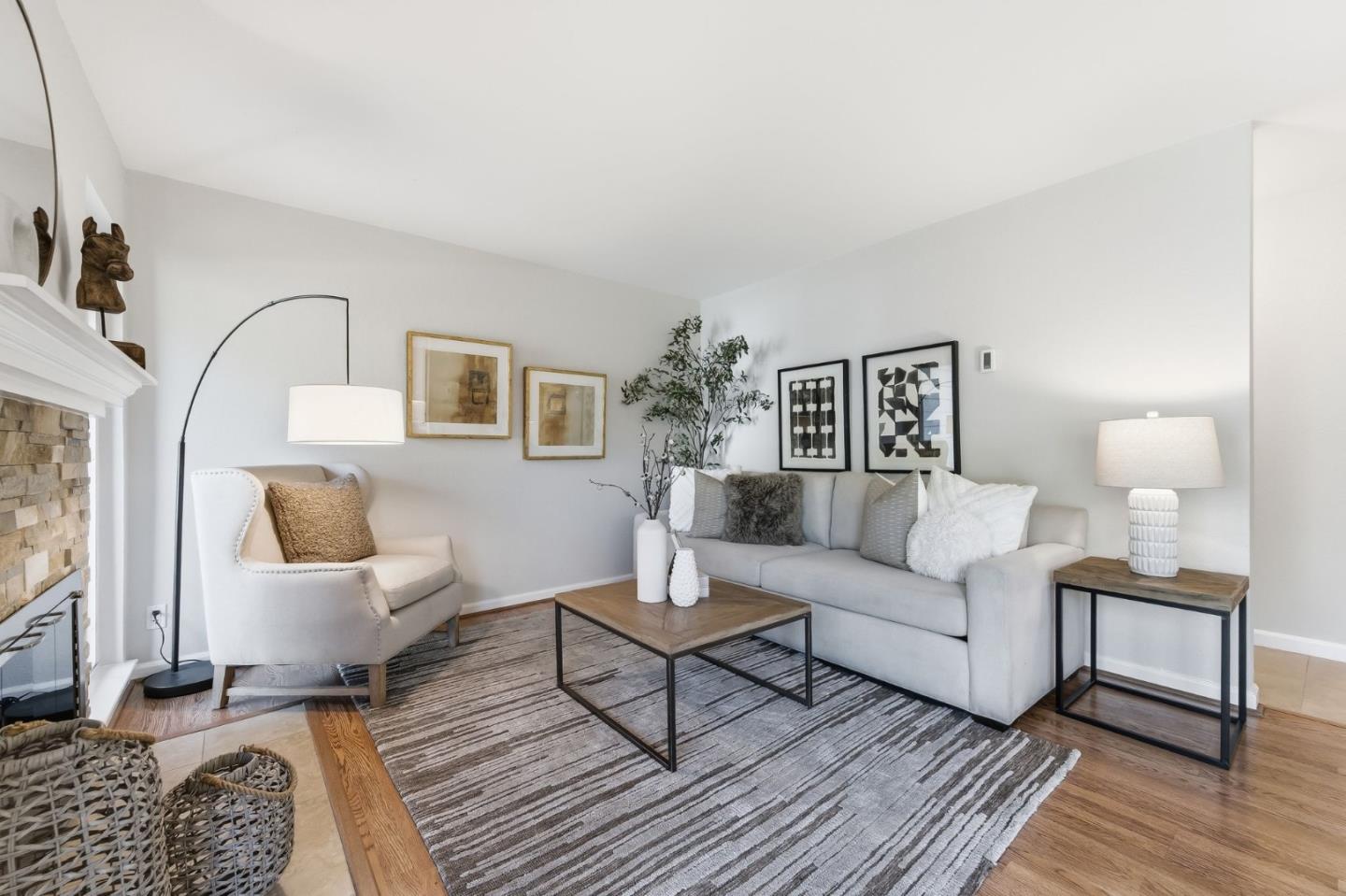 905 Middlefield 971 - Interior