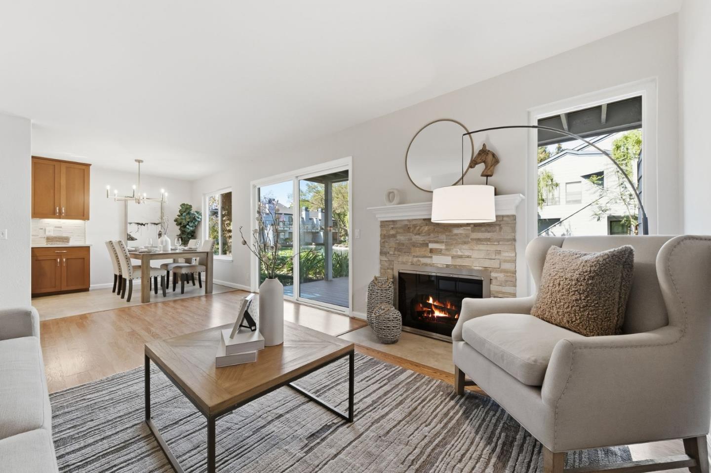 905 Middlefield 971 - Living area