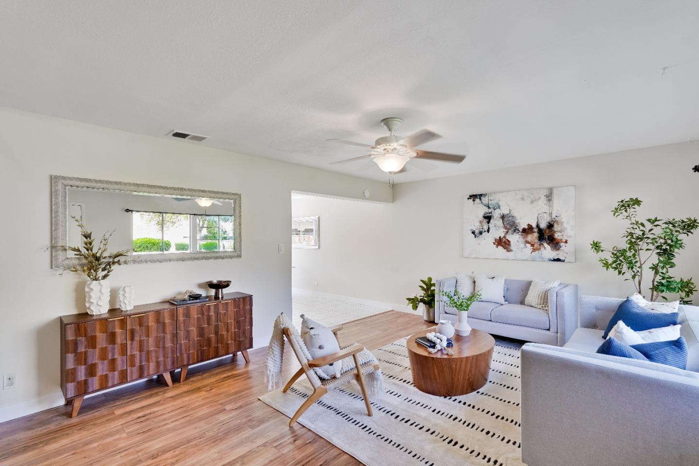 5470 Don Diablo CT - Kitchen