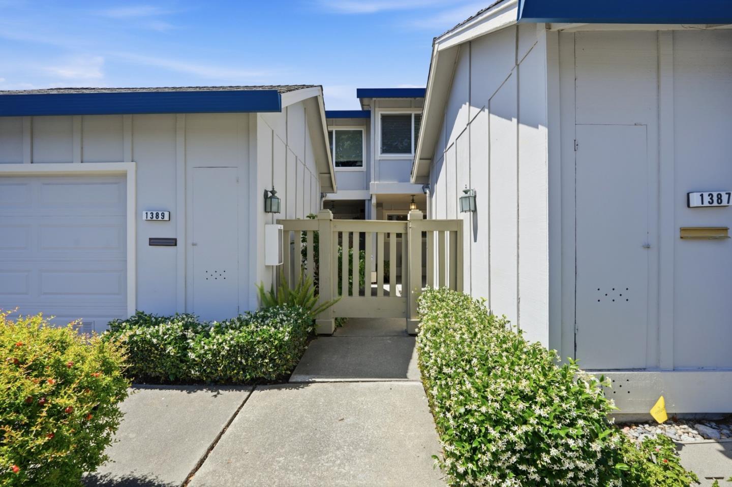 1387 Cherrywood SQ
