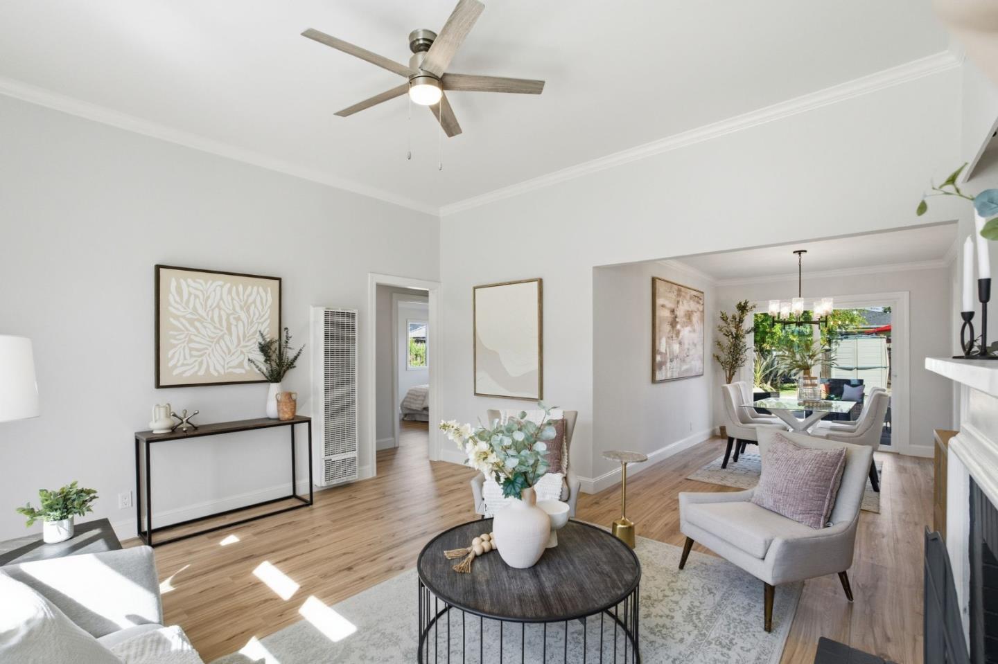 1140 Almanor AVE - Living area