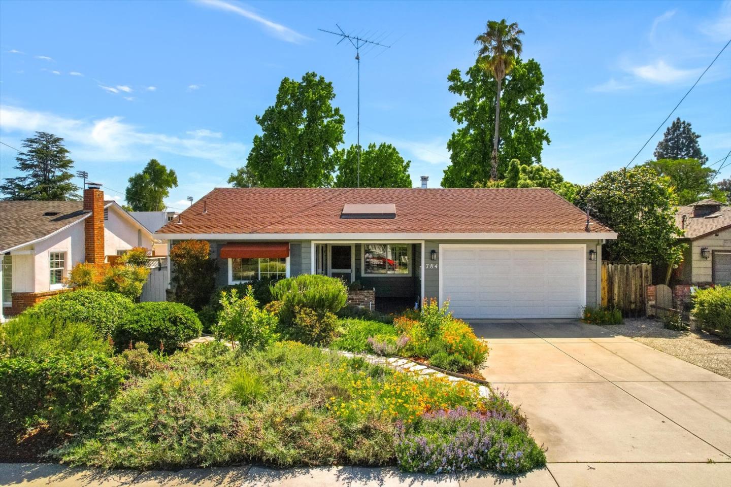 784 Sherman Oaks DR - Kitchen