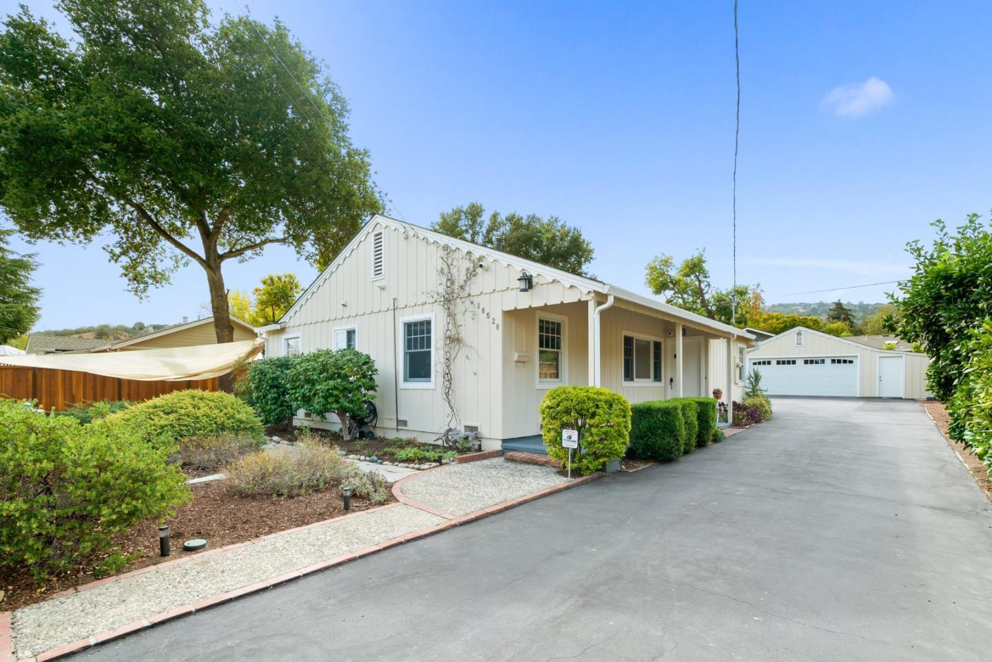 16528 Marchmont DR - Kitchen