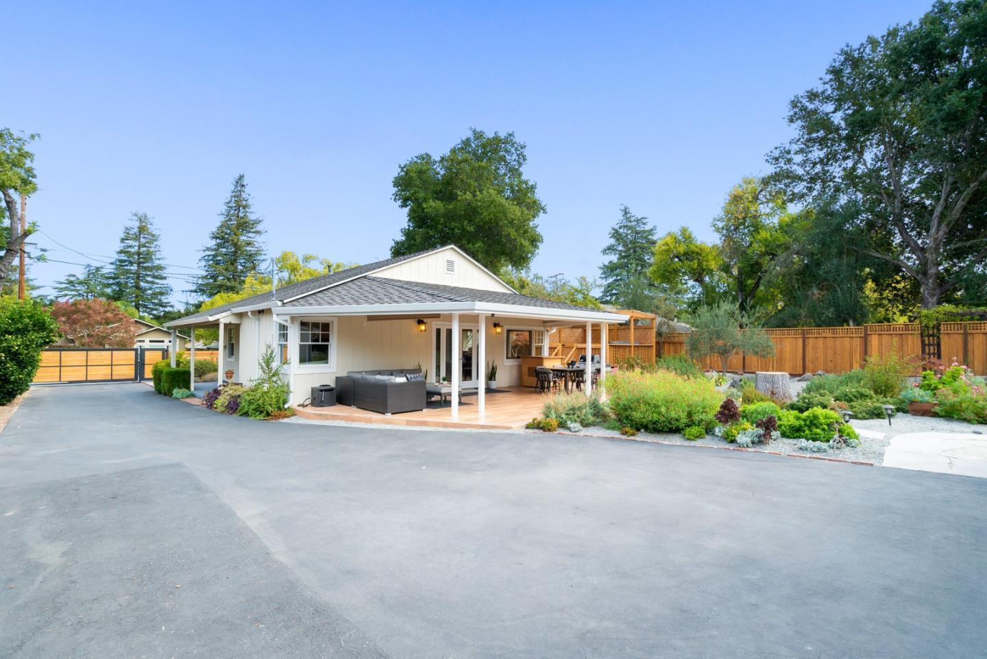 16528 Marchmont DR - Living area