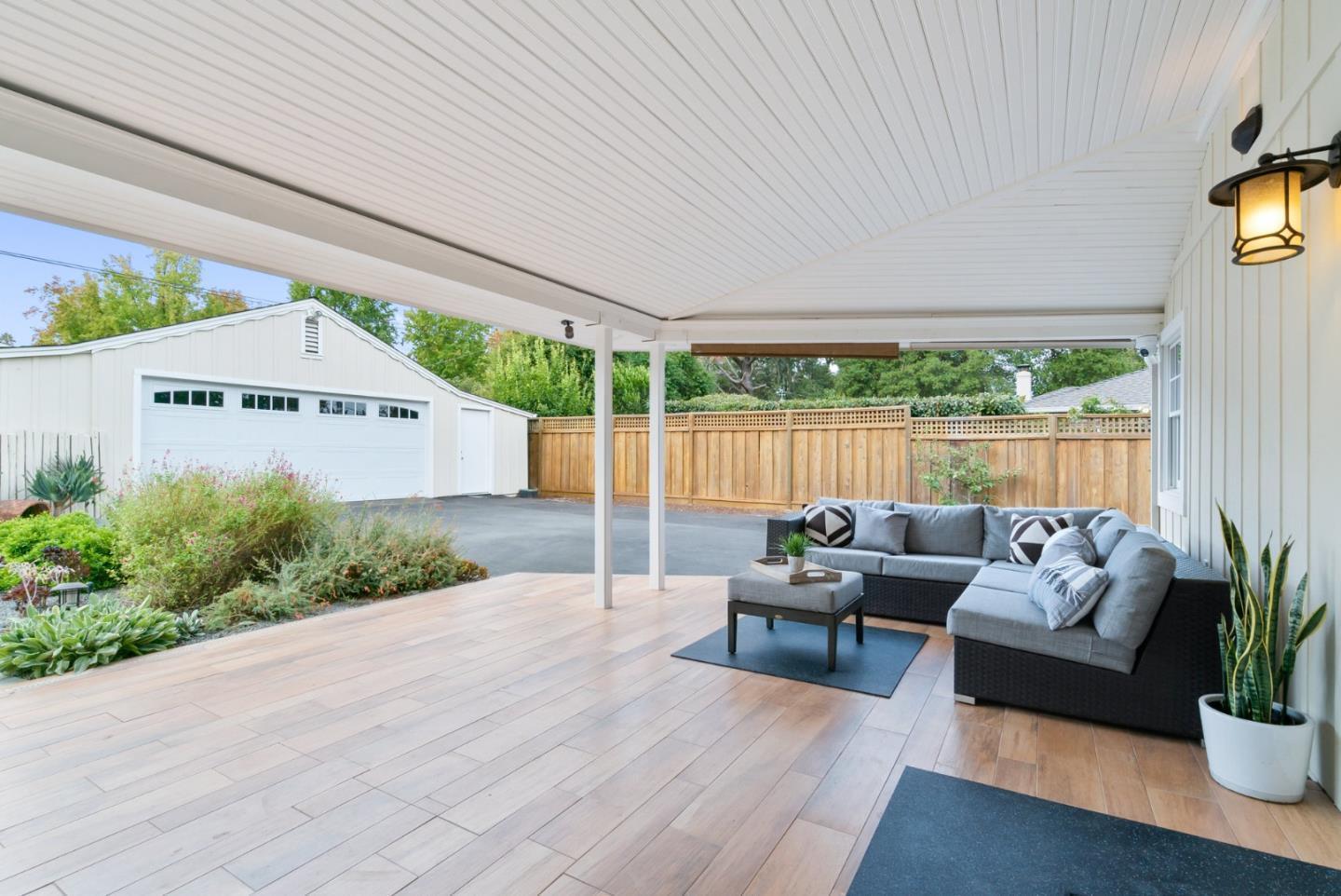 16528 Marchmont DR - Backyard