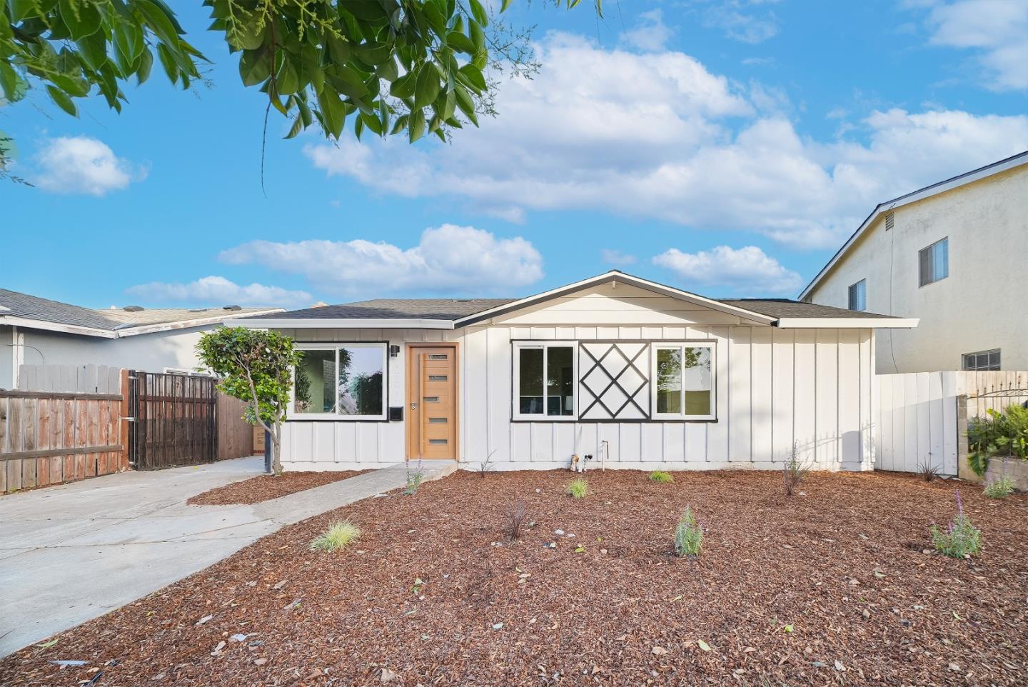 2398 Arden WAY