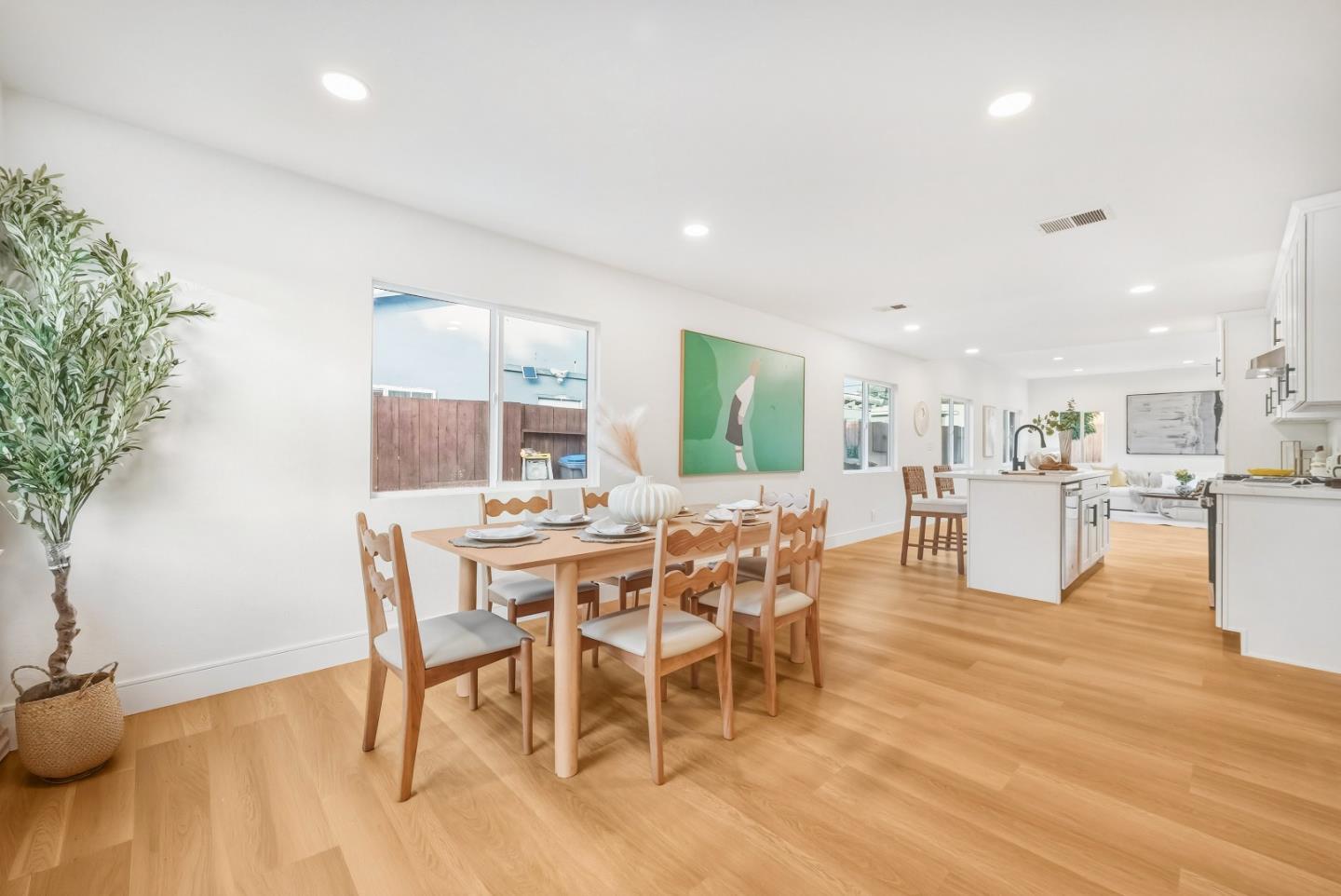 2398 Arden WAY - Kitchen