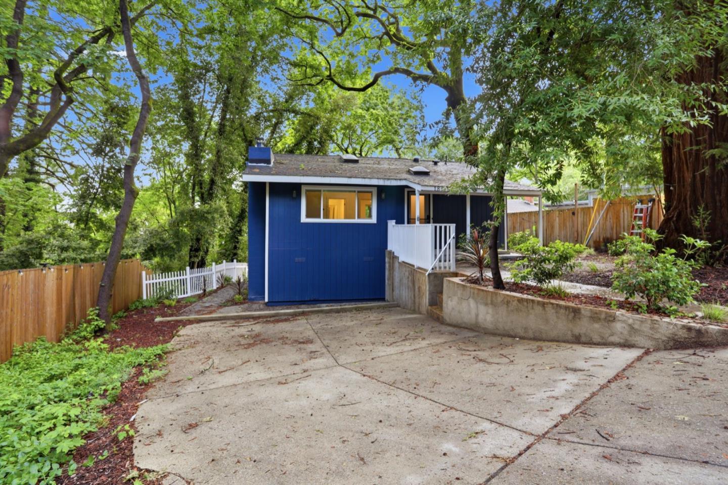 18115 La Verne DR - Kitchen