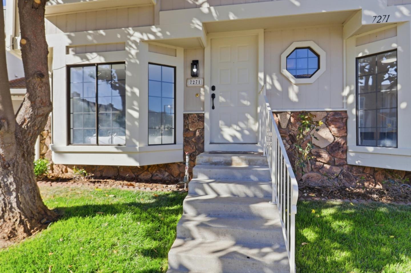 7271 Sleepy Creek DR - Kitchen