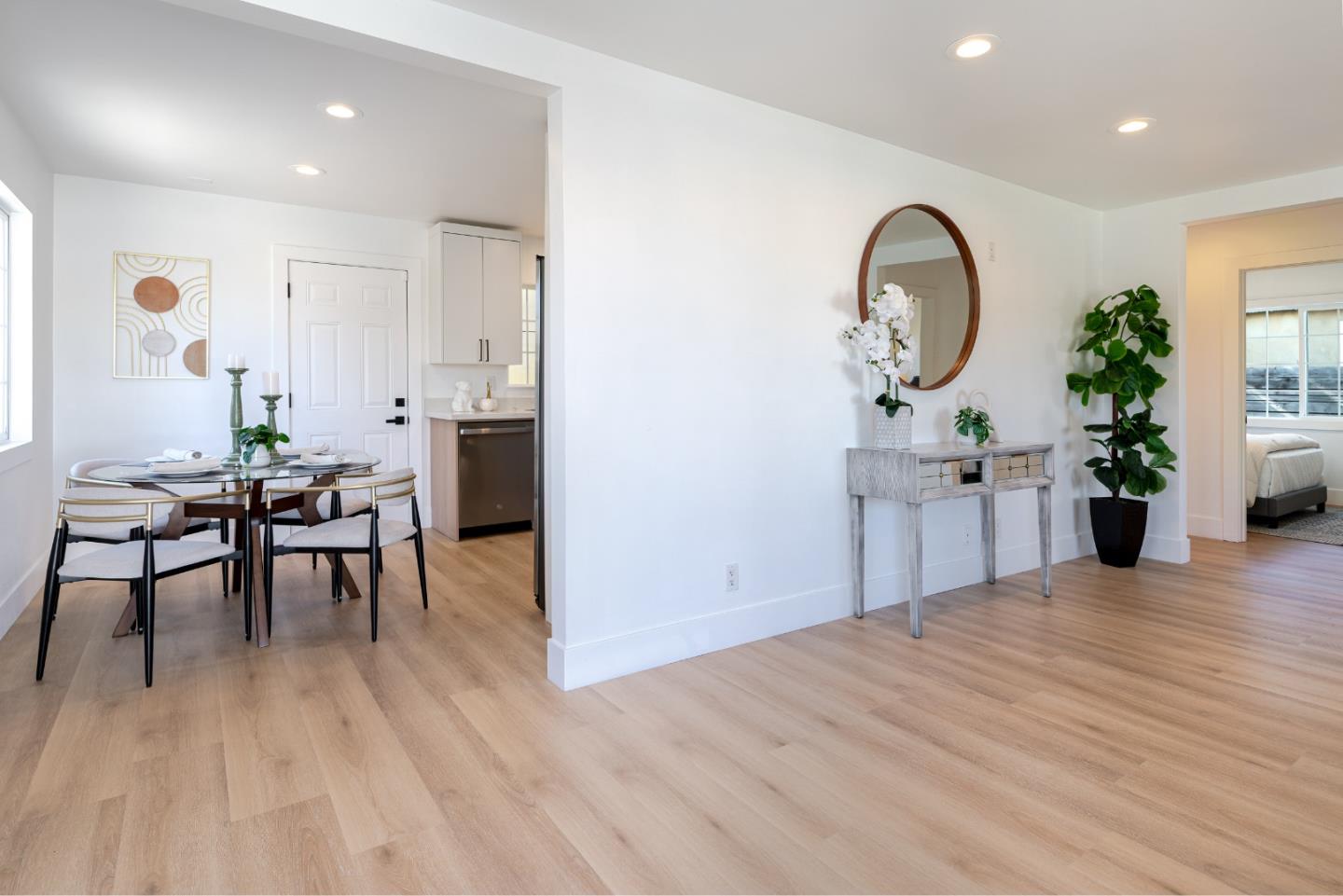 1226 Laurel AVE - Interior