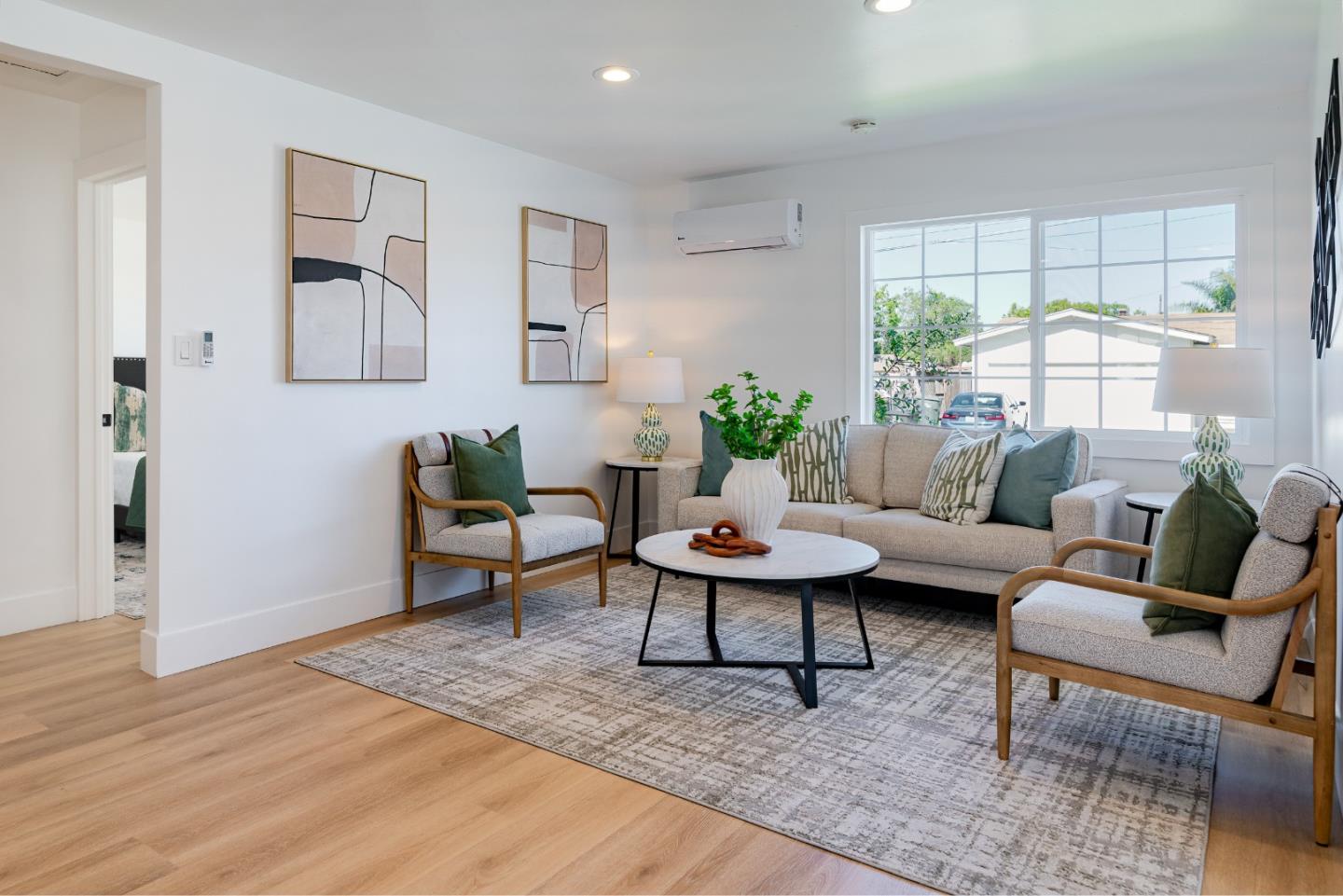 1226 Laurel AVE - Living area