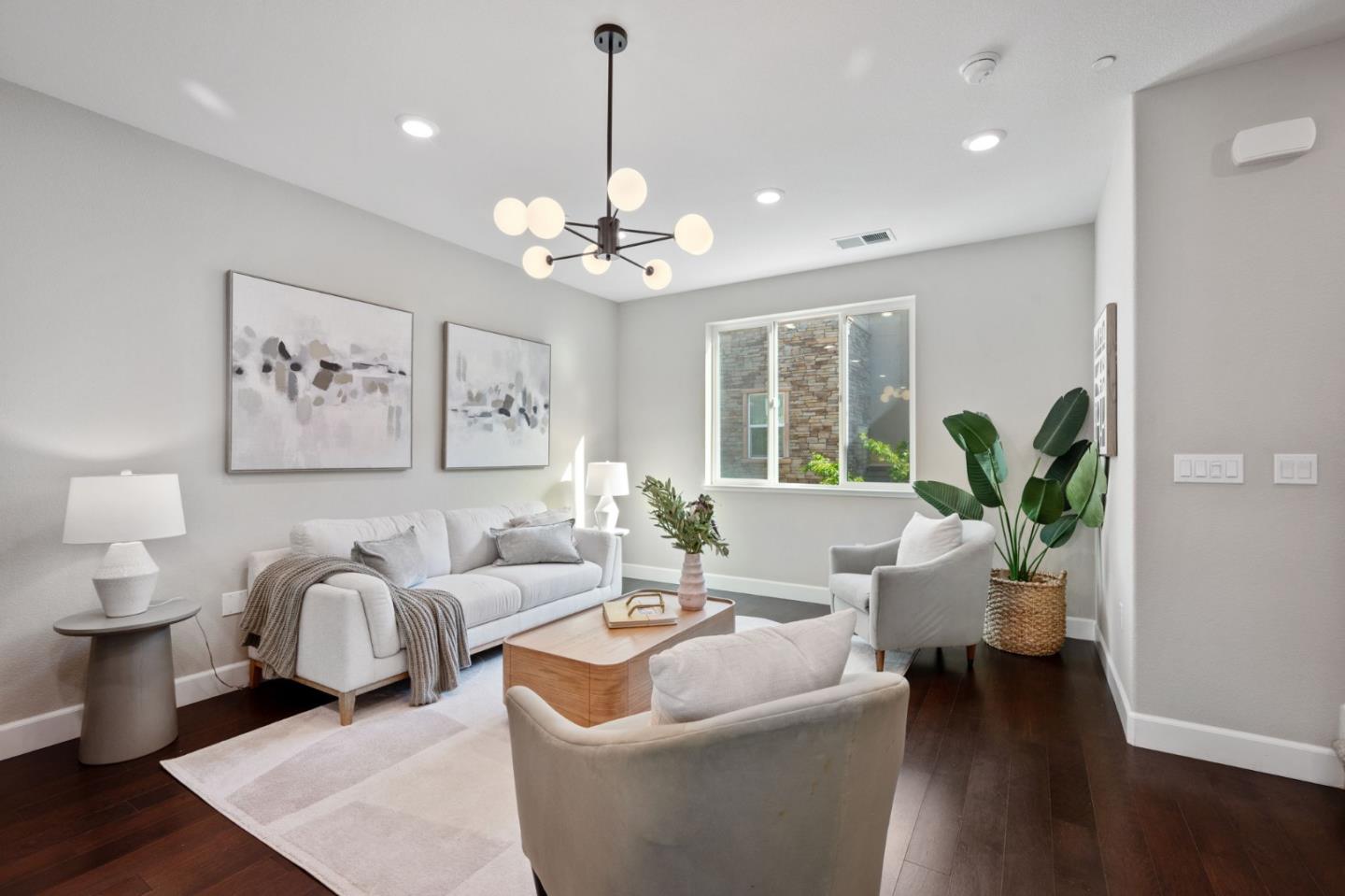 5977 Larkstone LOOP
