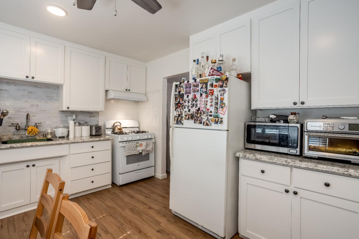 1120 Locust ST - Bedroom