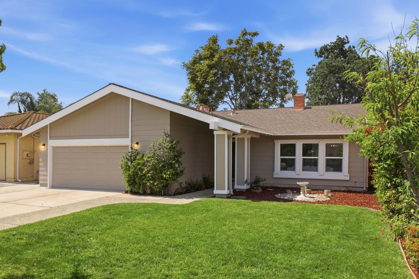 1177 Sandstone LN