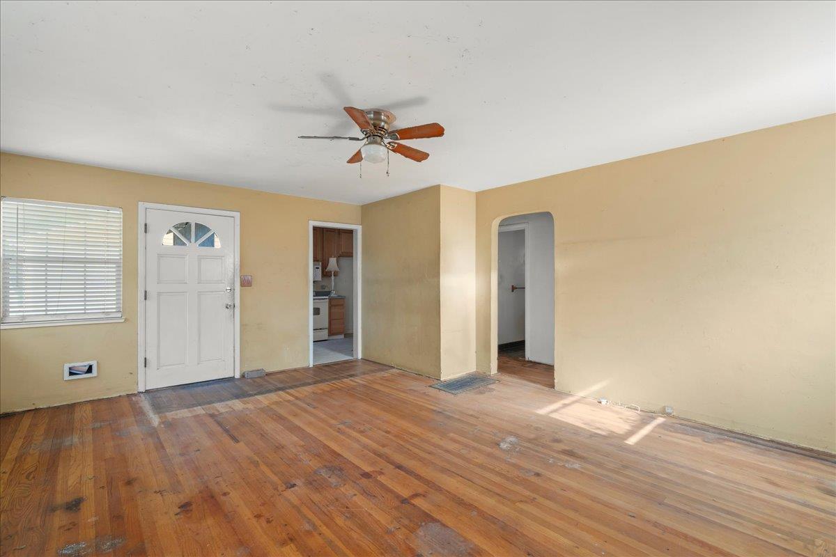 639 Hawthorne AVE - Bathroom