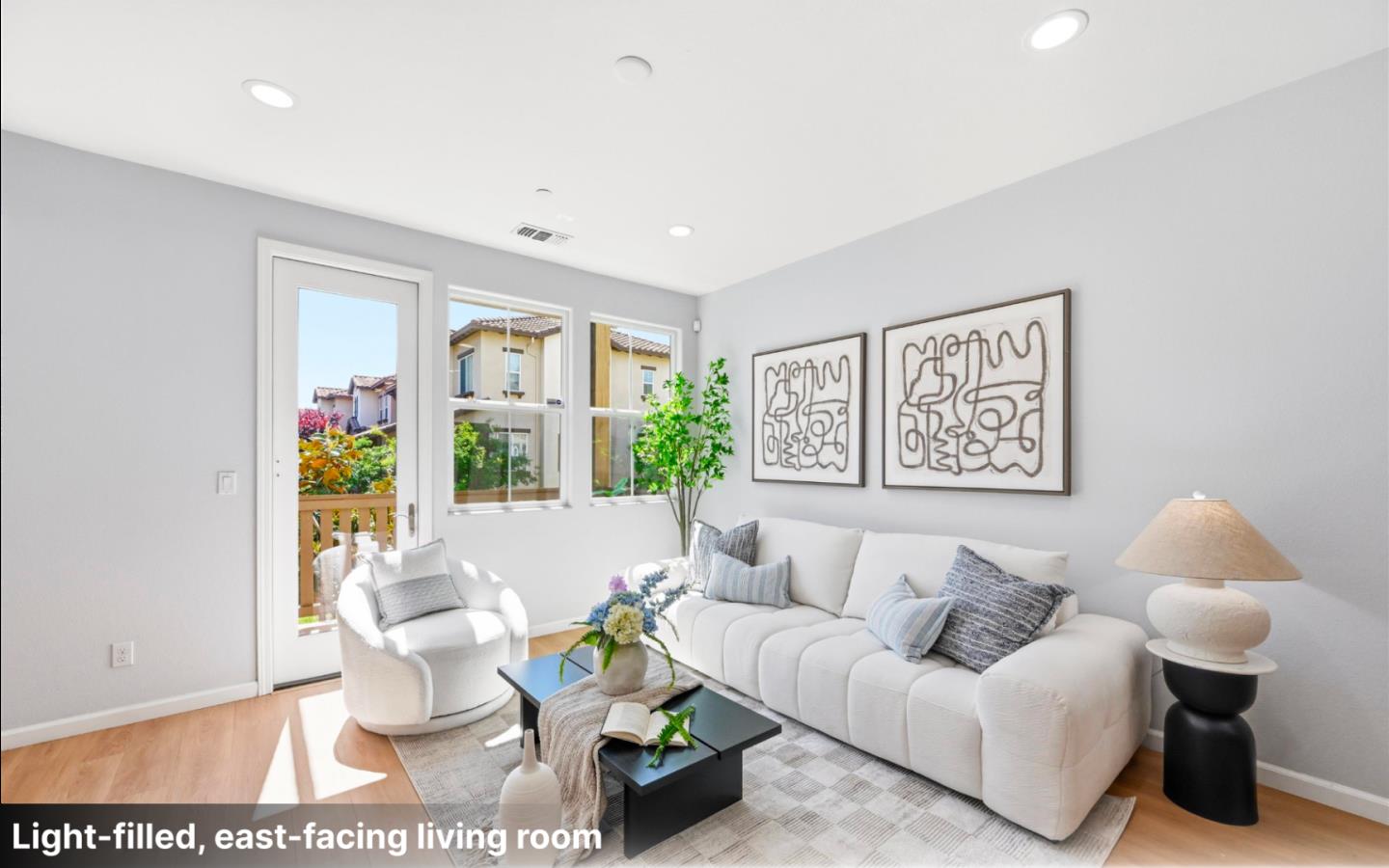 2061 Kiwi - Living area