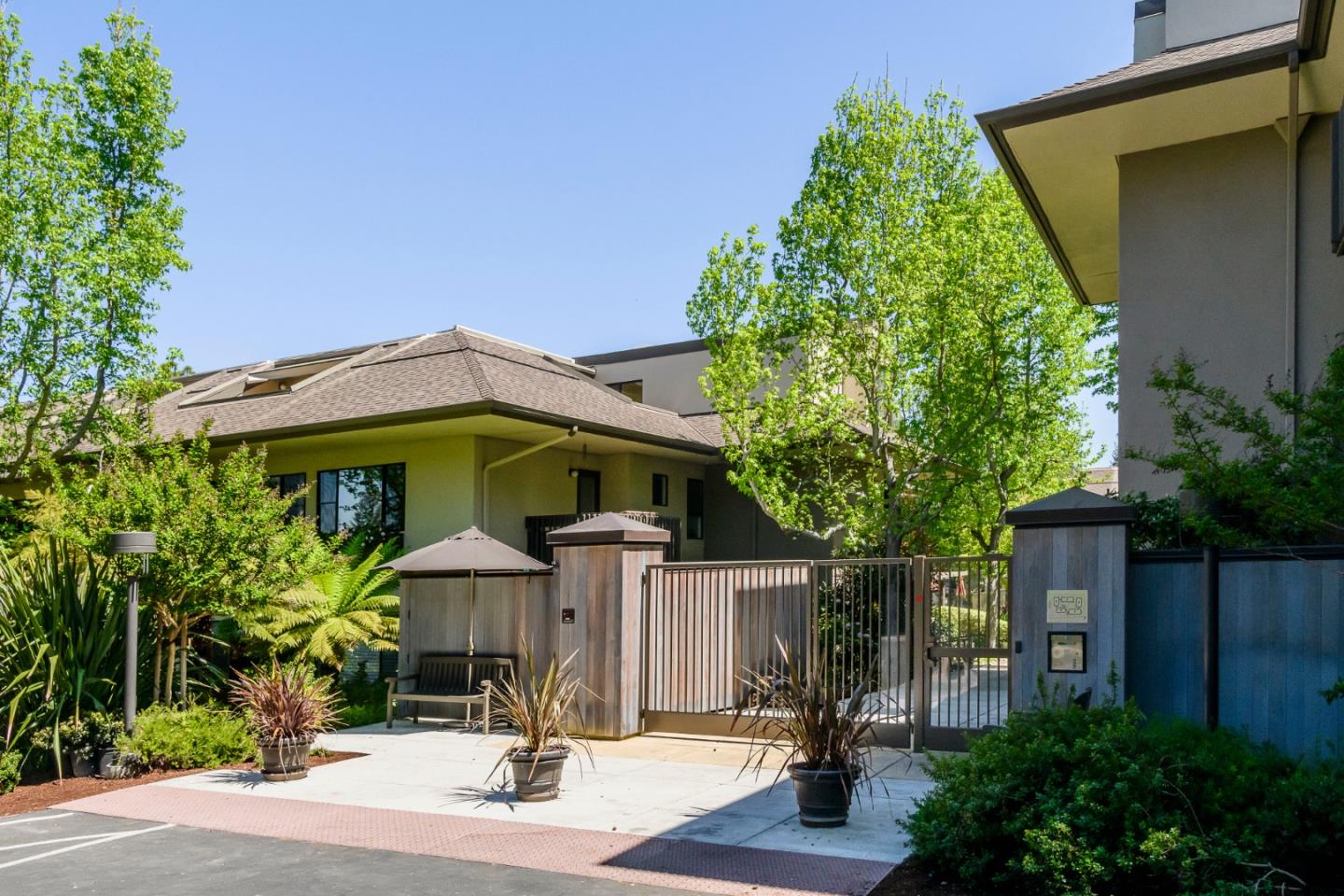 2140 Santa Cruz AVE 203