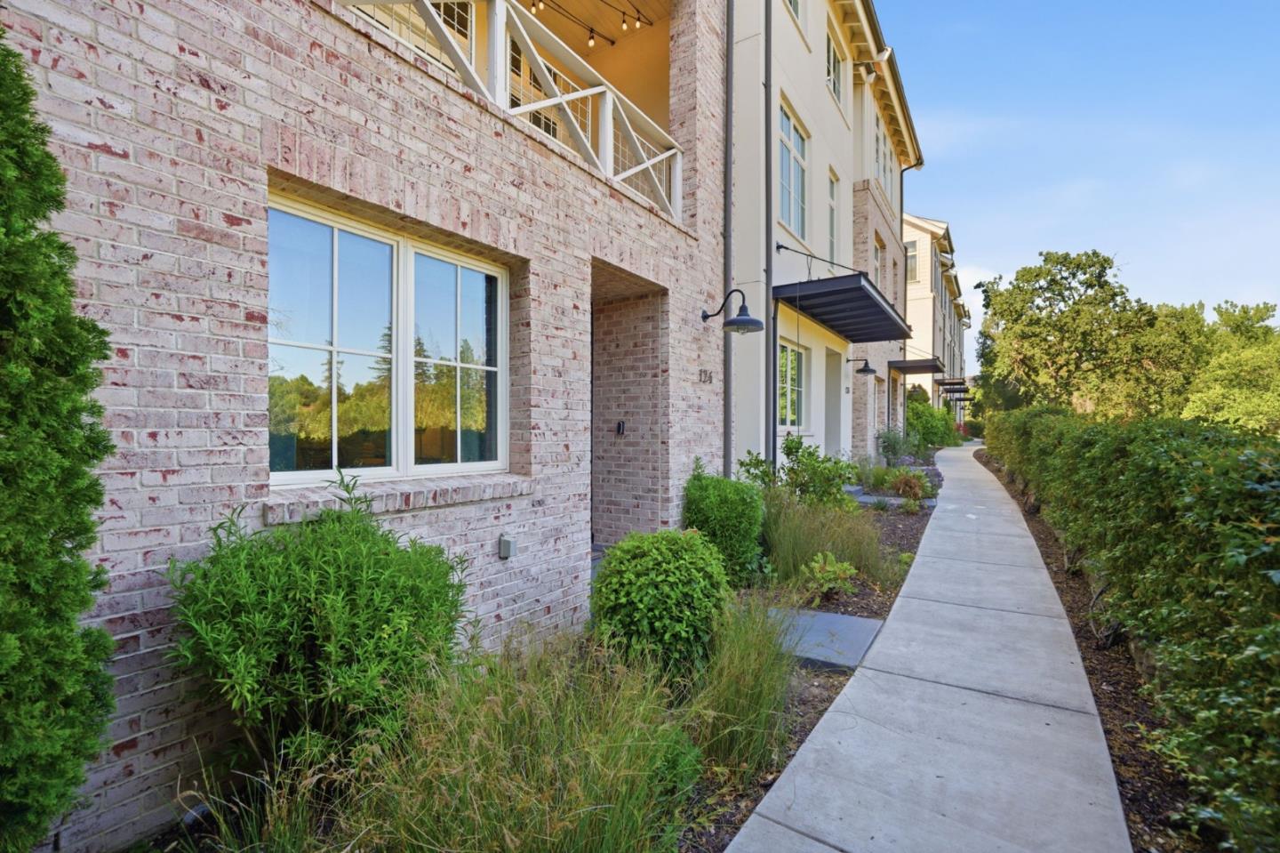 124 Lottie LN - Interior