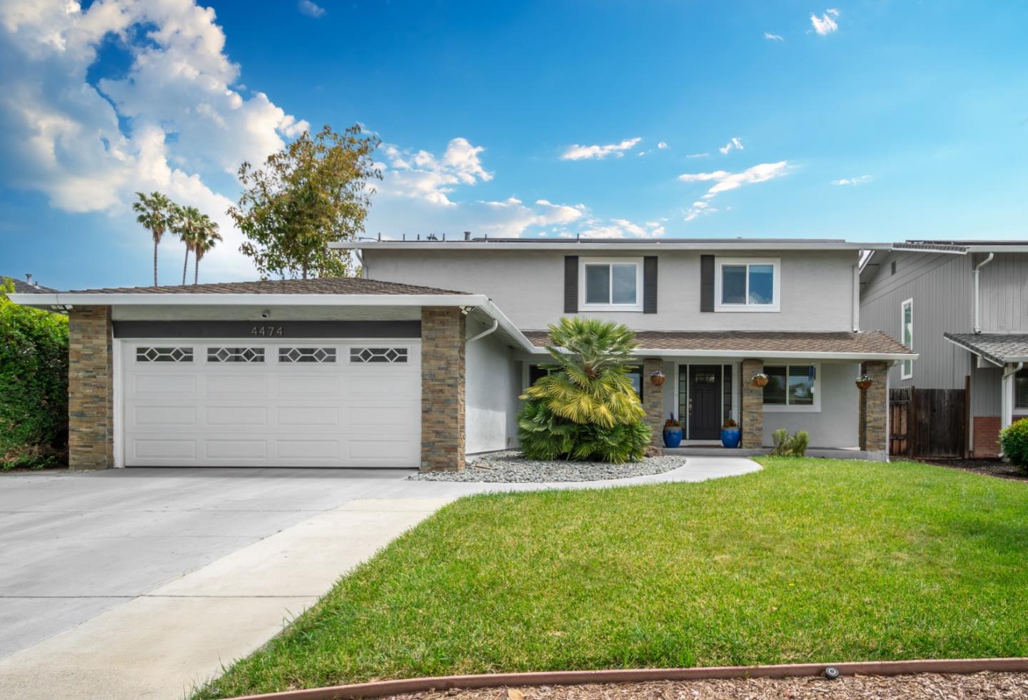 4474 Poinsettia CT