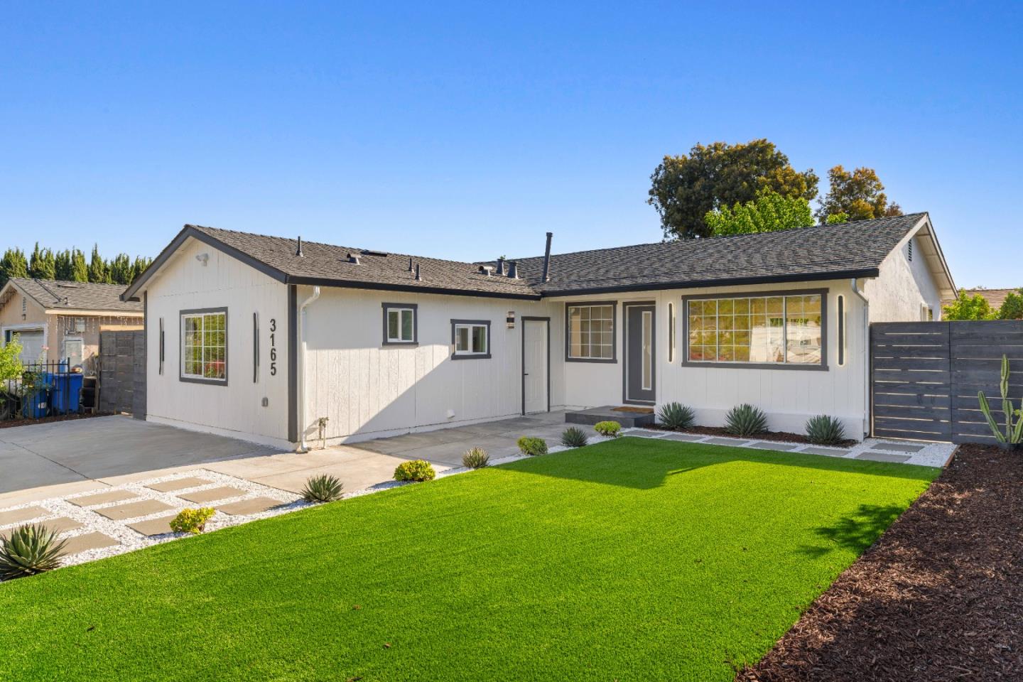 3165 Haga DR - Interior