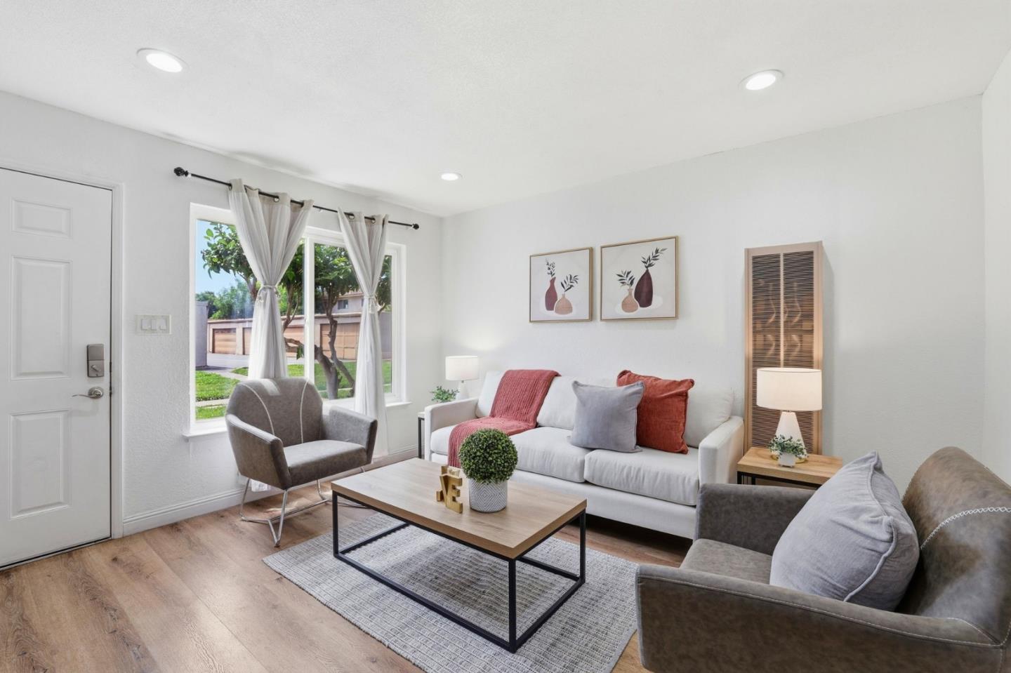 3465 Sassafras DR - Living area