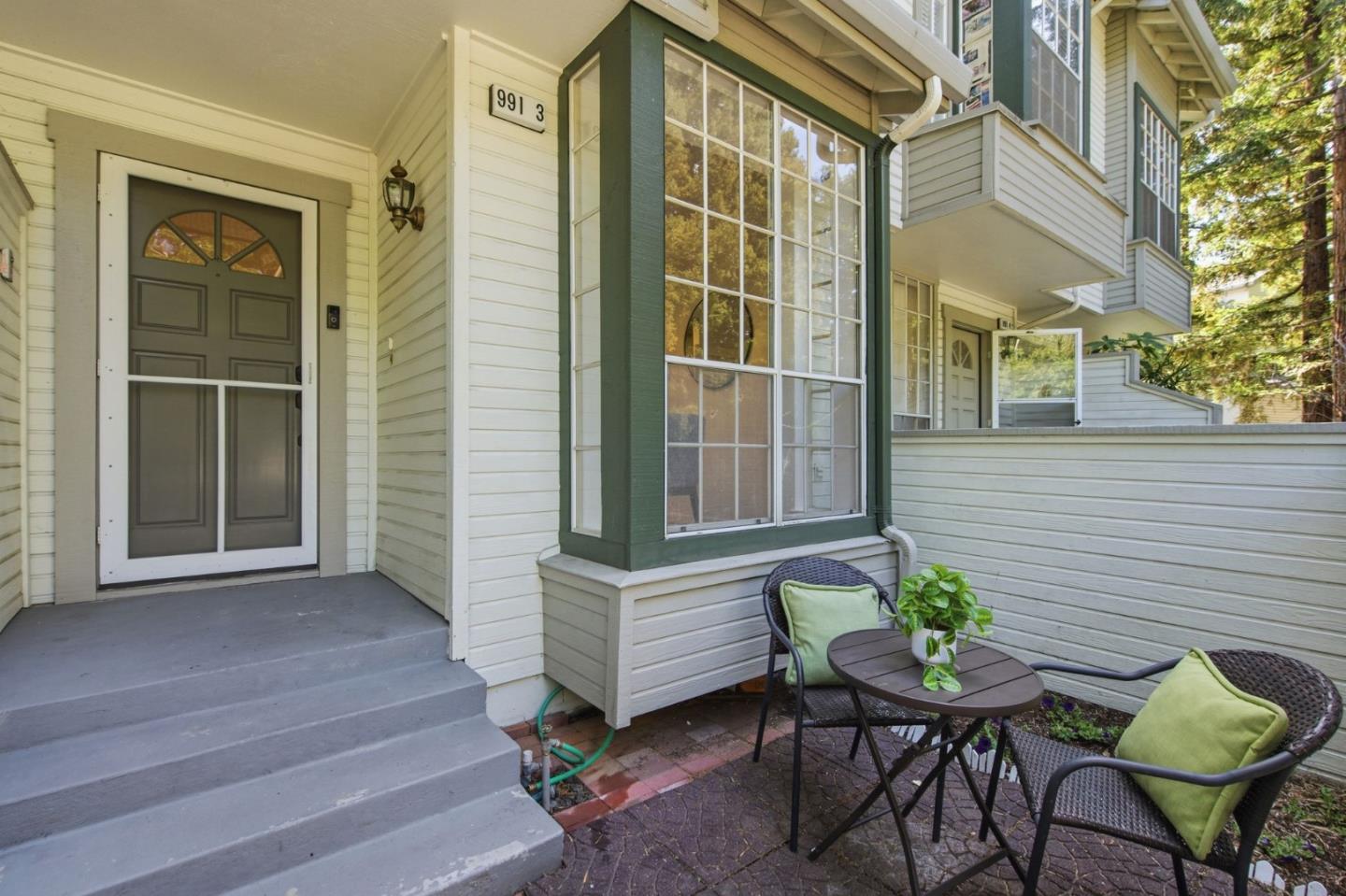 991 Belmont TER 3 - Kitchen