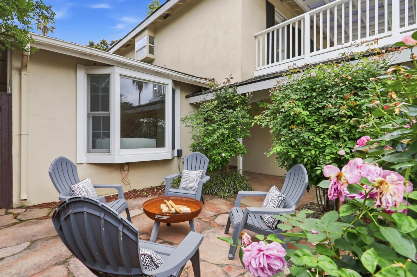 168 Venado WAY - Living area
