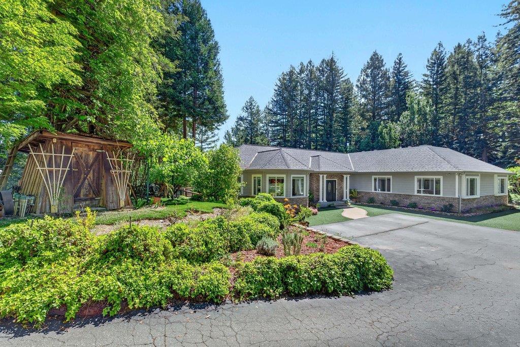 303 Sanborn LN