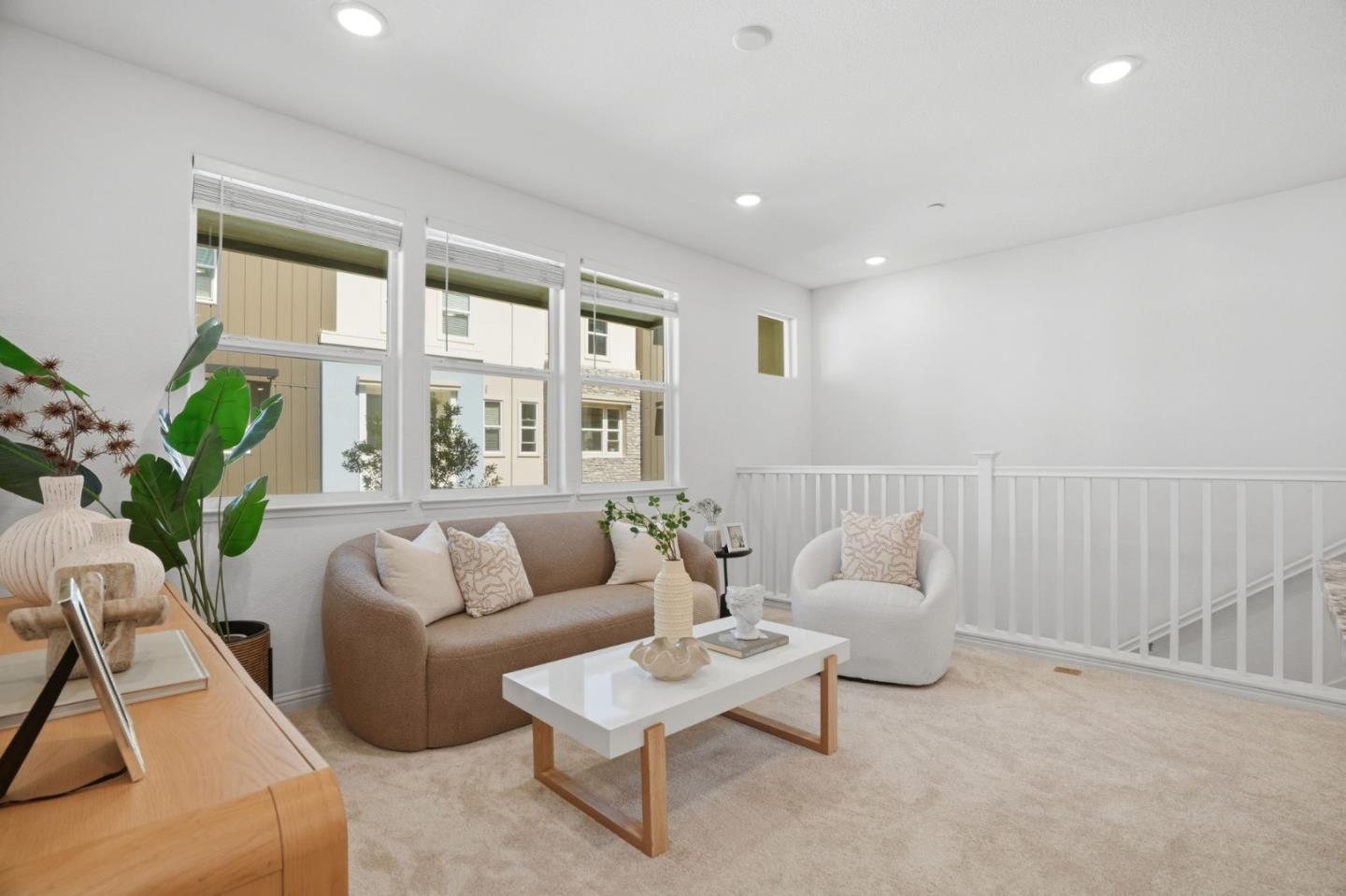 2082 Mahuron CIR - Interior