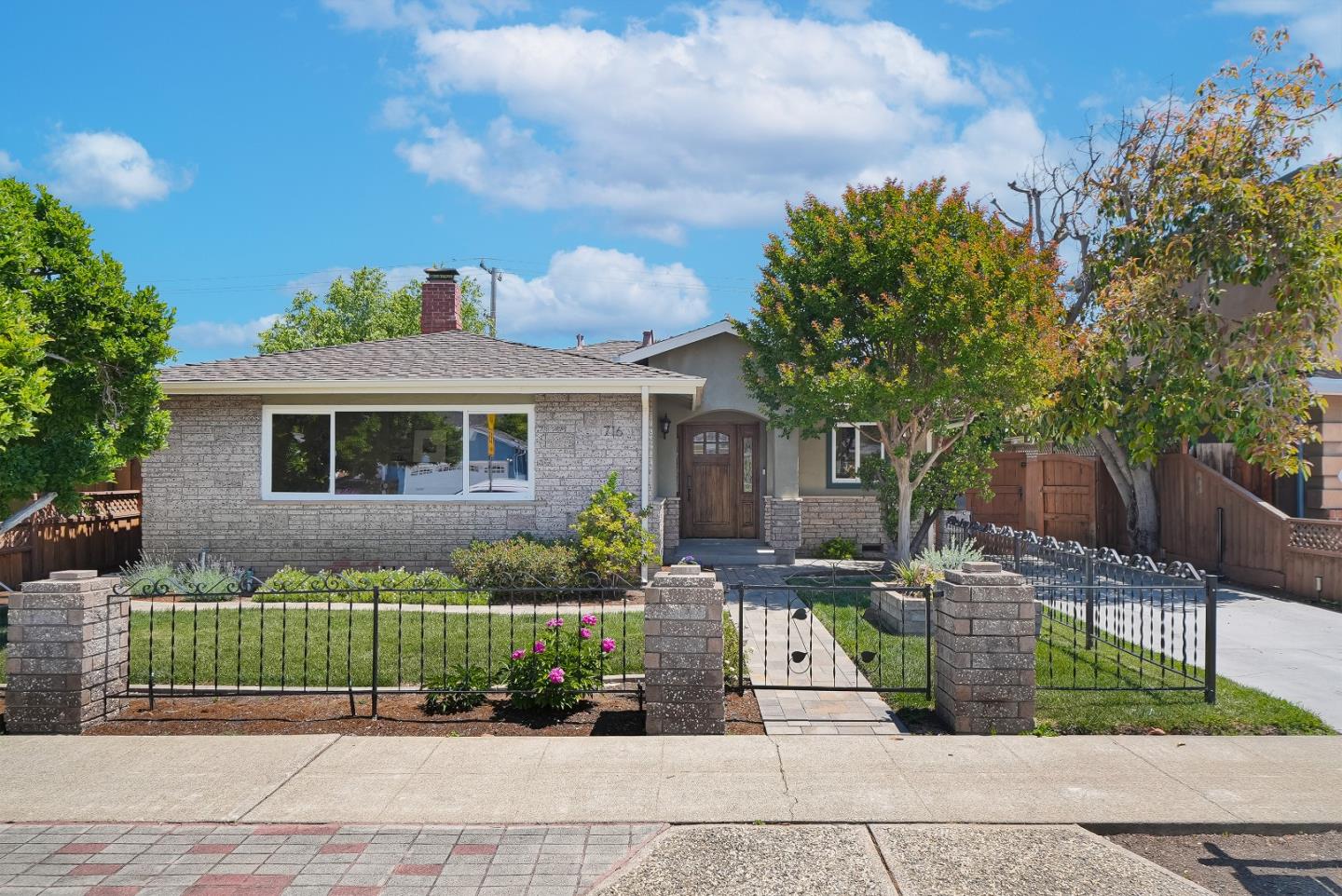 716 Eden AVE