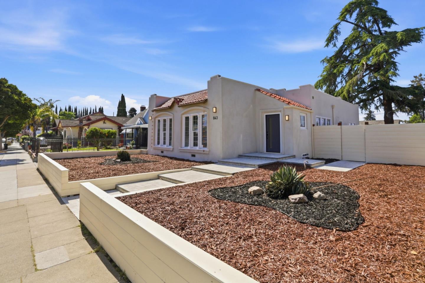 843 E Julian ST - Interior