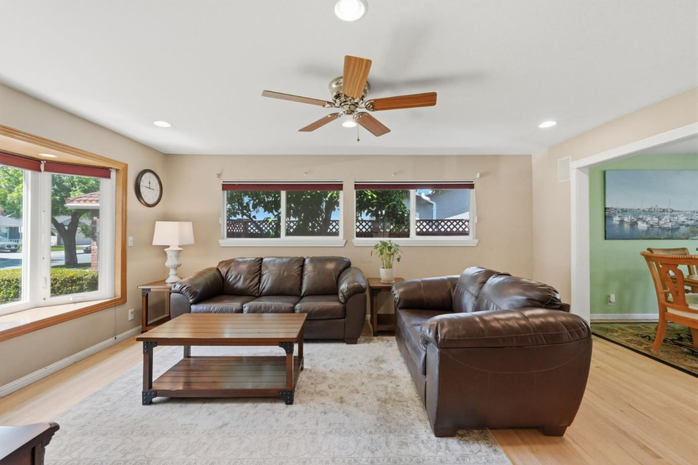 167 Wyandotte DR - Living area