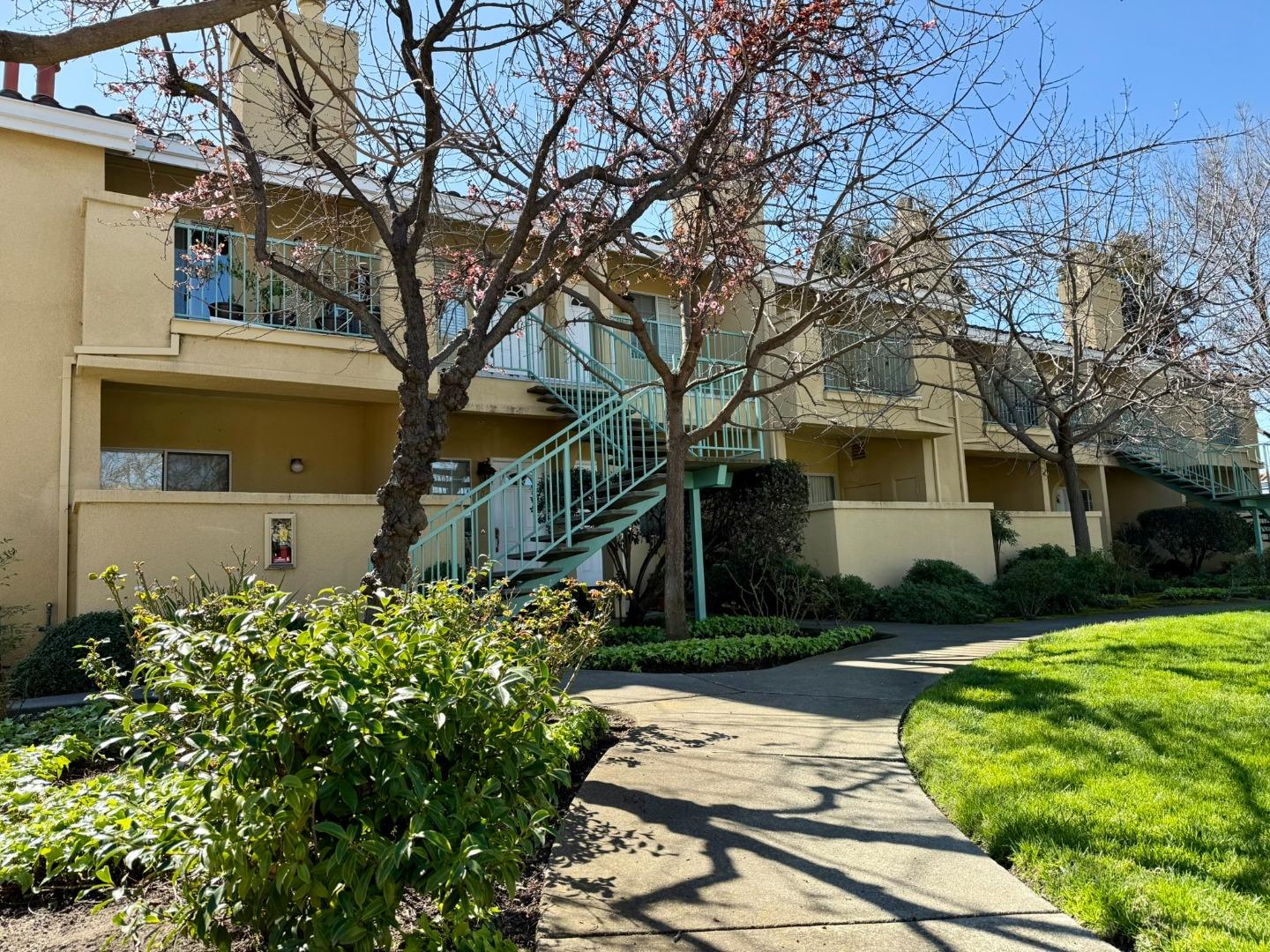 106 Sunnyhills CT
