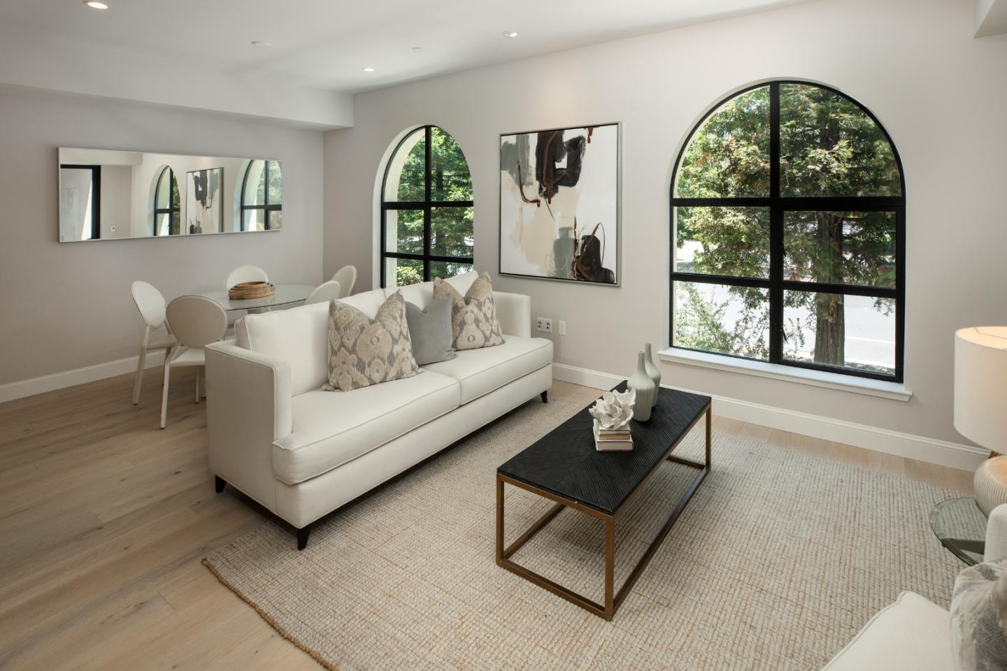 450 FIRST 208 - Interior