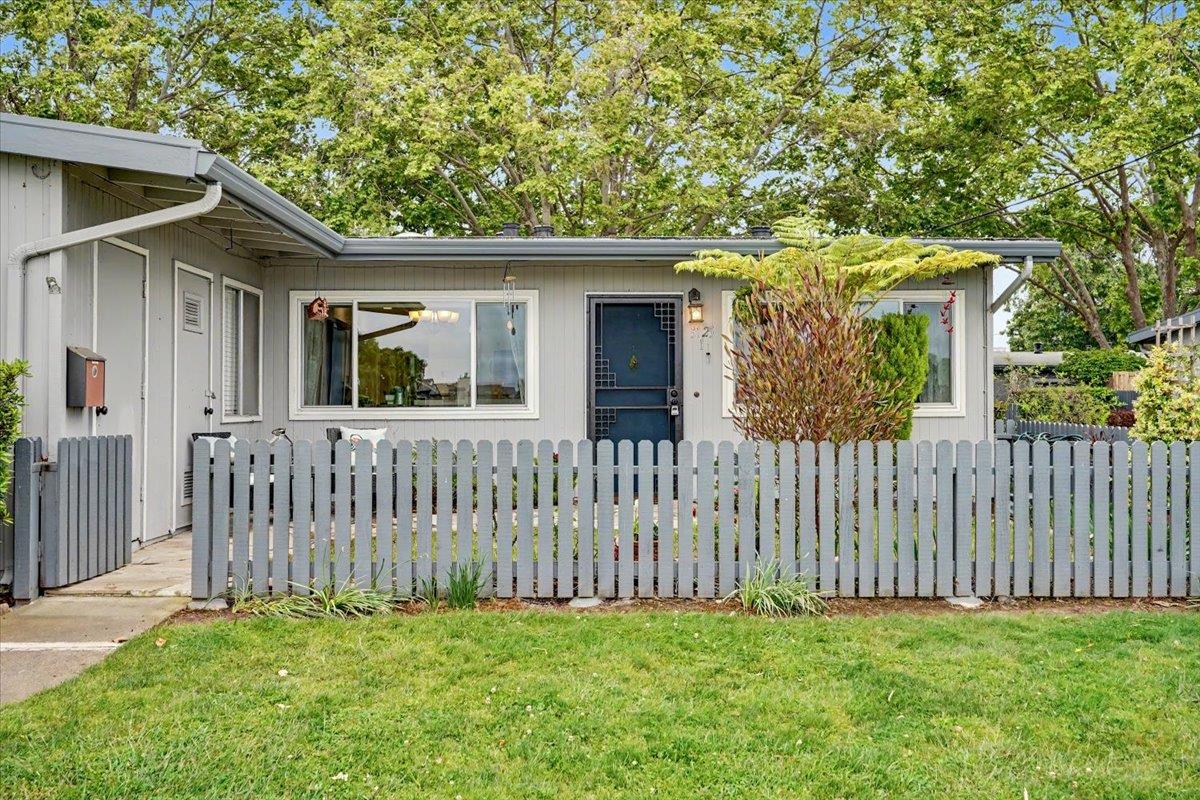 3125 Los Prados ST 1 - Living area
