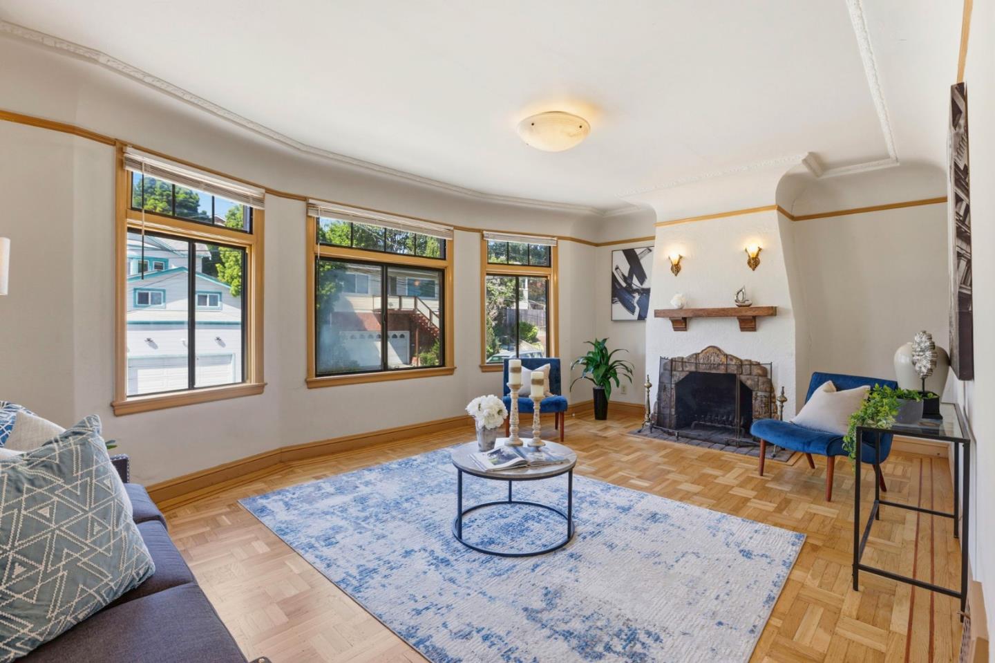 474 Beech AVE - Living area