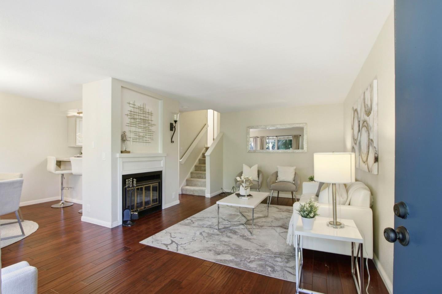 942 La Barbera DR