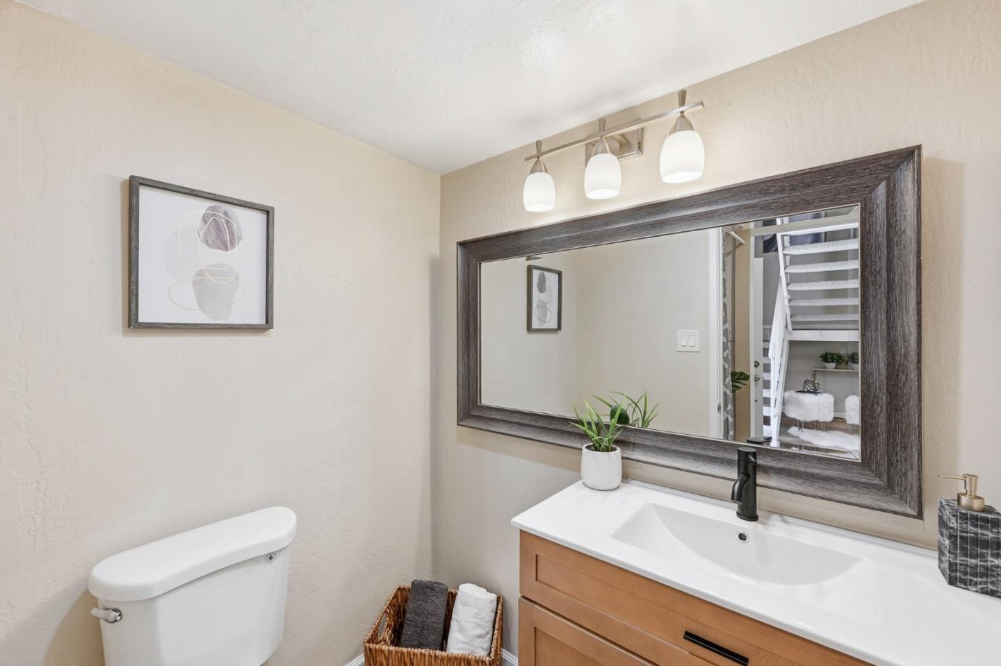 1924 Silverwood AVE - Living area
