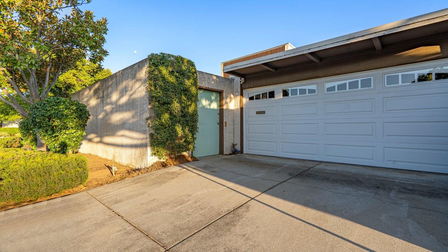 536 Cascade DR - Living area