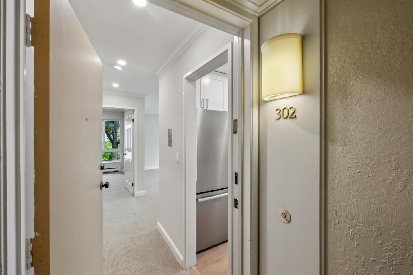 821 N Humboldt 302 - Interior