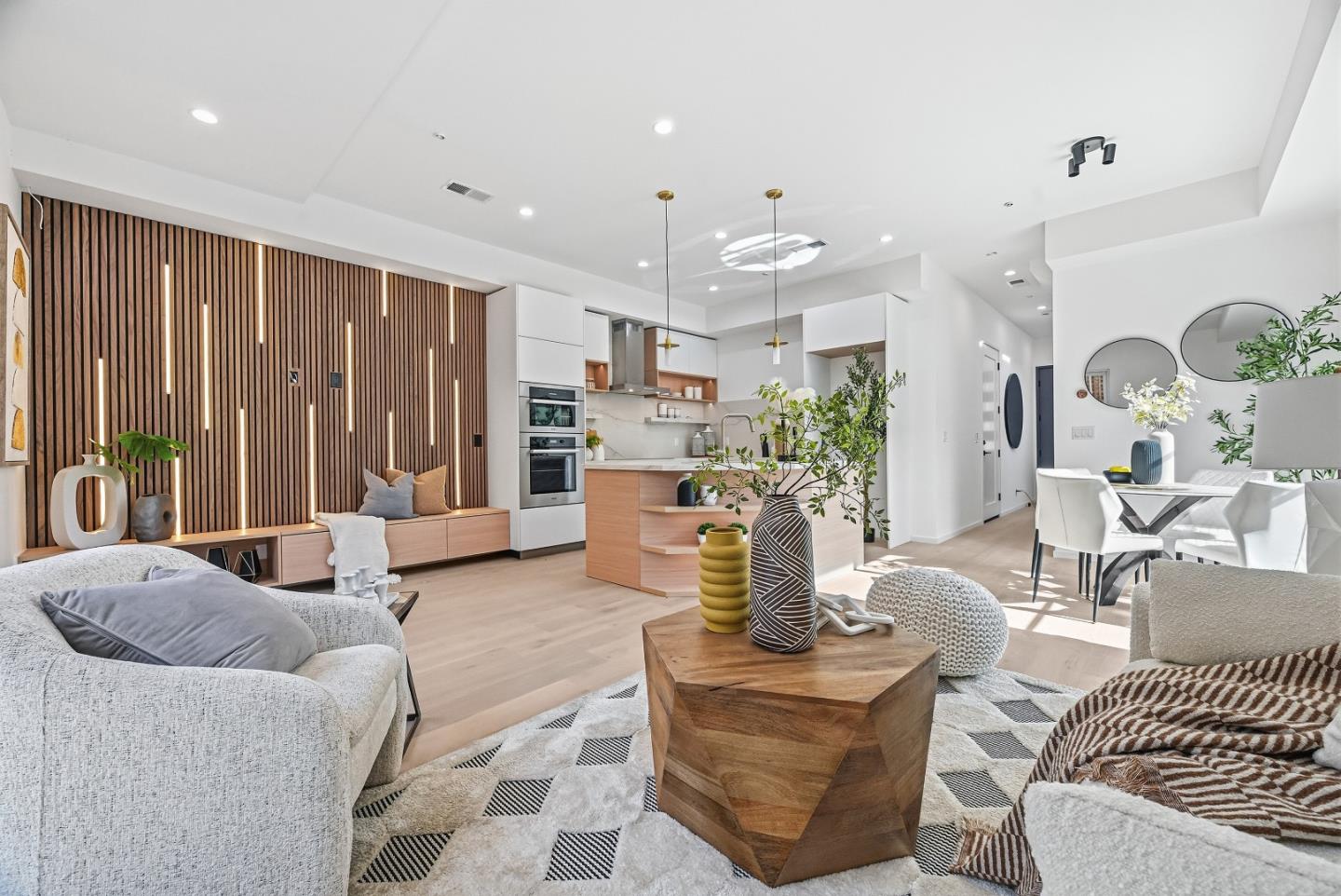 418 Gabilan ST - Living area