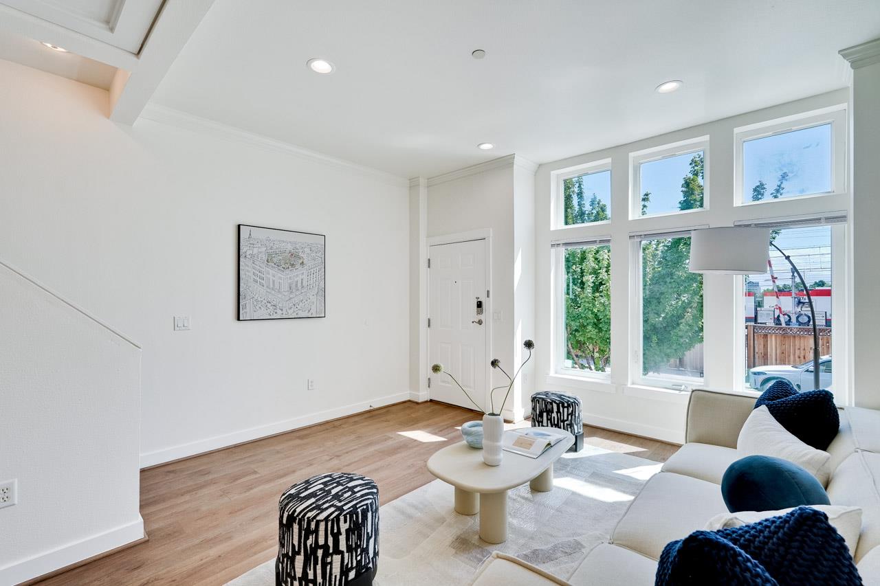 265 Laurel Grove LN - Living area