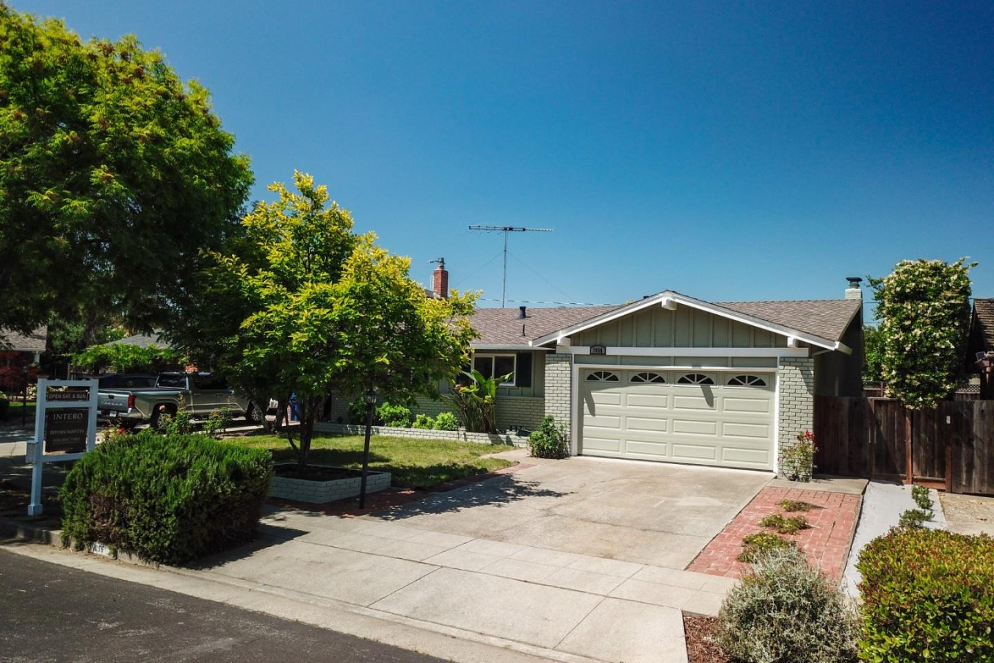1055 Mitchell CT