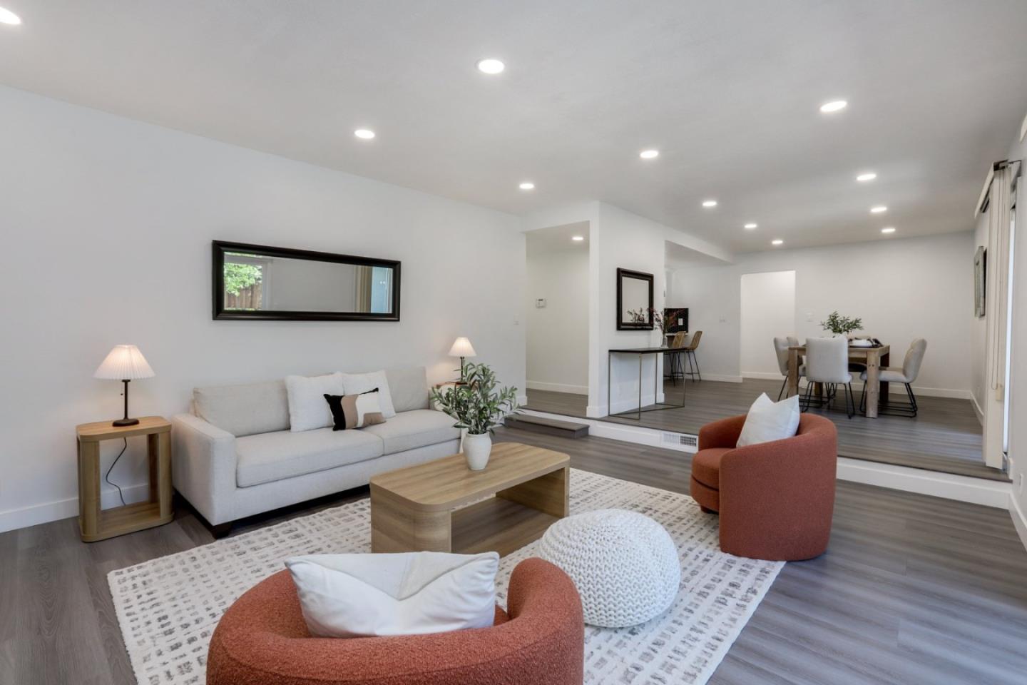 1055 Mitchell CT - Living area