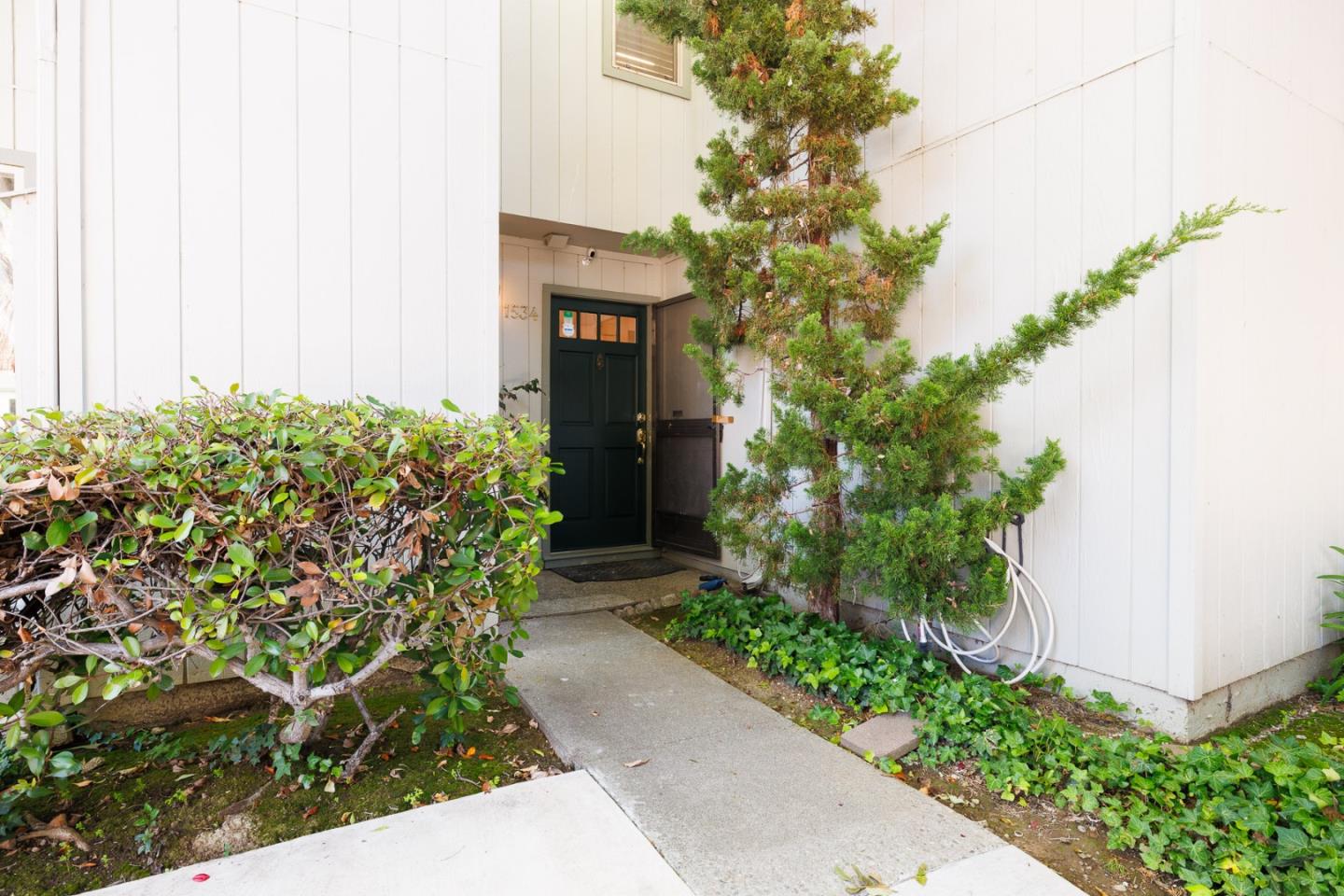 1534 Huddersfield CT - Interior